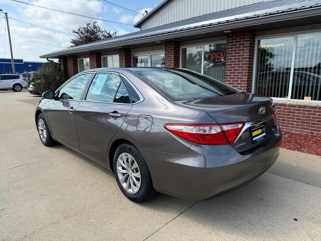 2015 Toyota Camry Image 5
