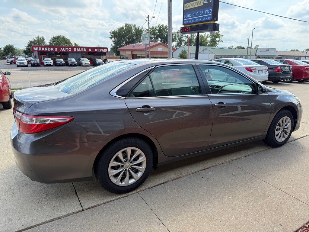 2015 Toyota Camry Image 7