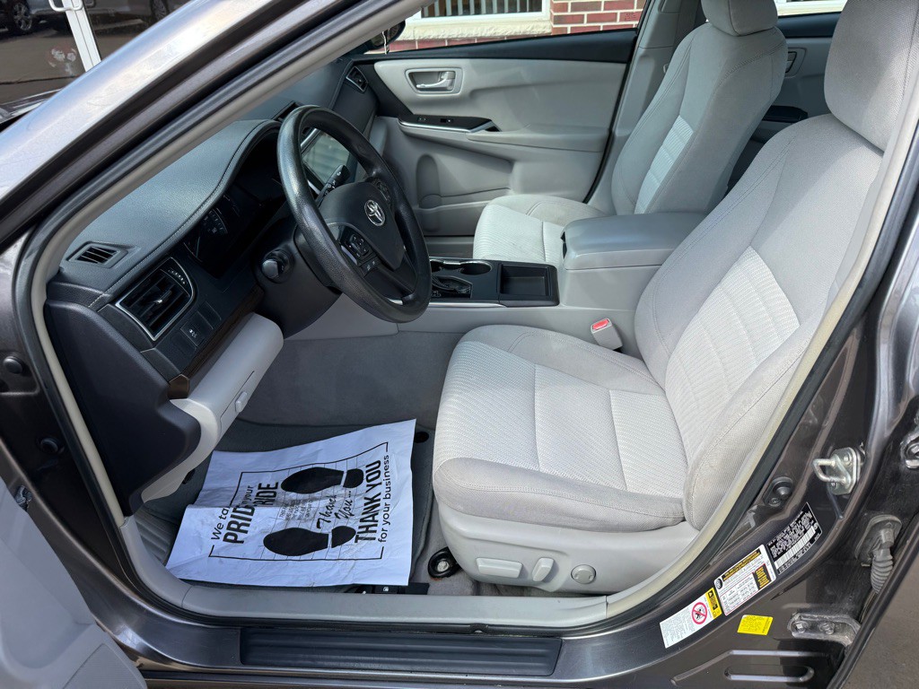 2015 Toyota Camry Image 9