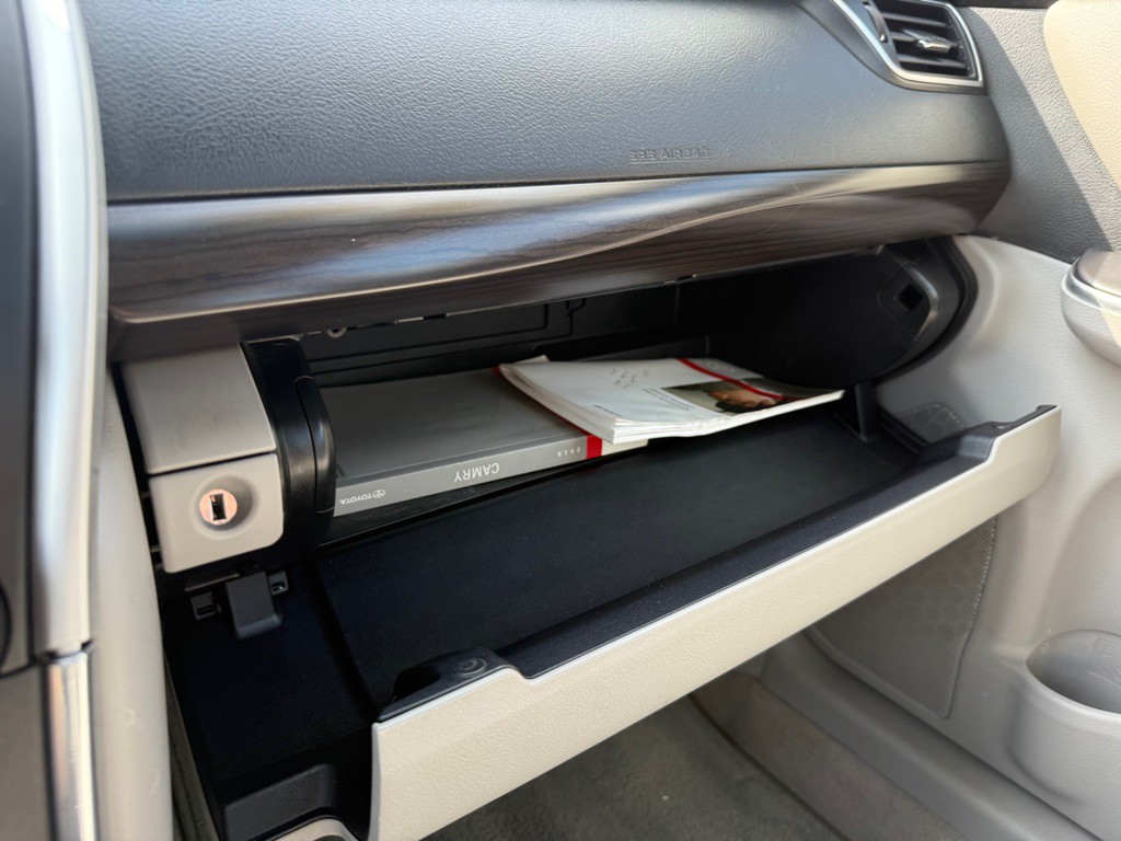 2015 Toyota Camry Image 19