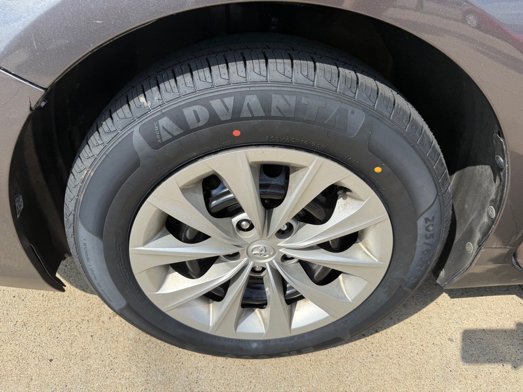 2015 Toyota Camry Image 23