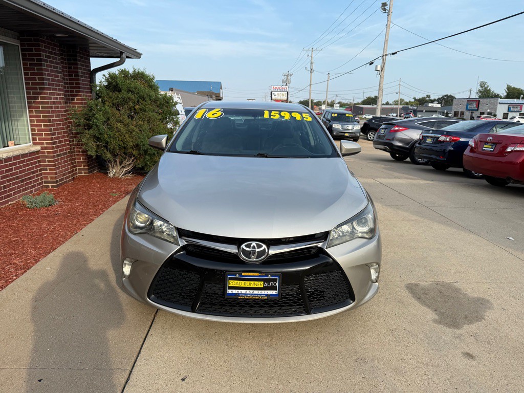 2016 Toyota Camry Image 2
