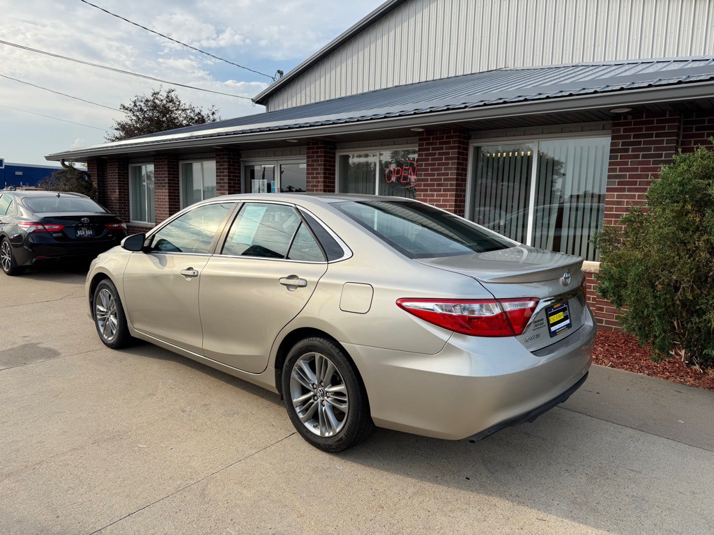 2016 Toyota Camry Image 5