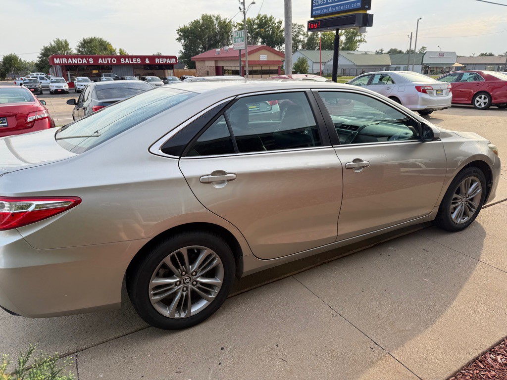 2016 Toyota Camry Image 7