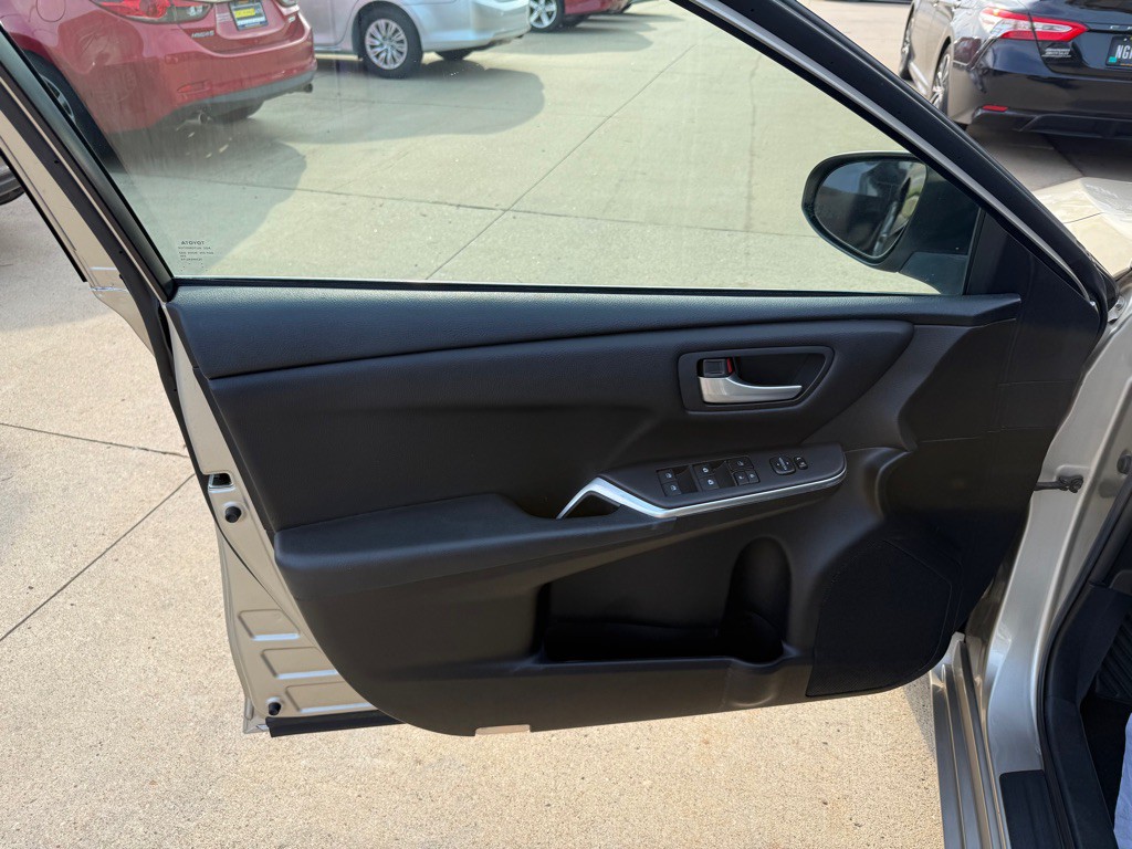 2016 Toyota Camry Image 8