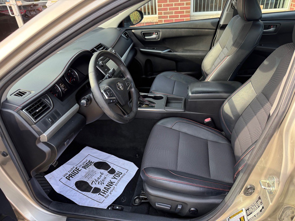 2016 Toyota Camry Image 9