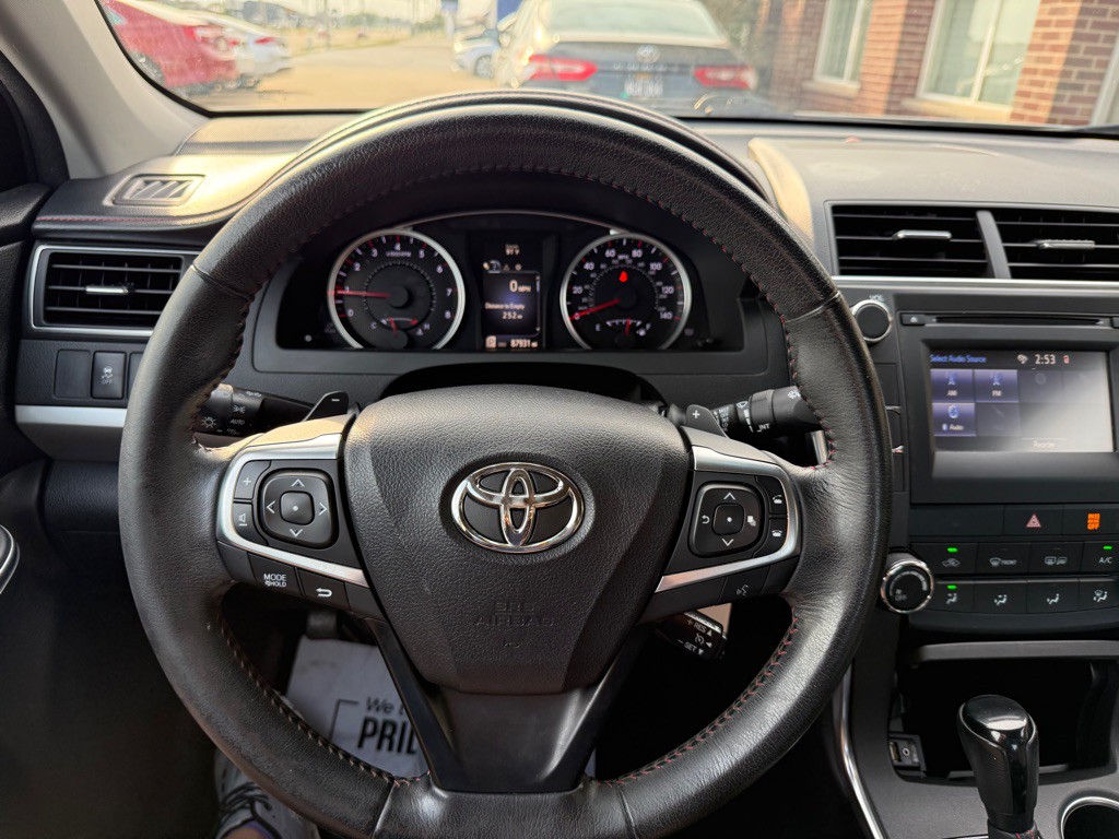 2016 Toyota Camry Image 10