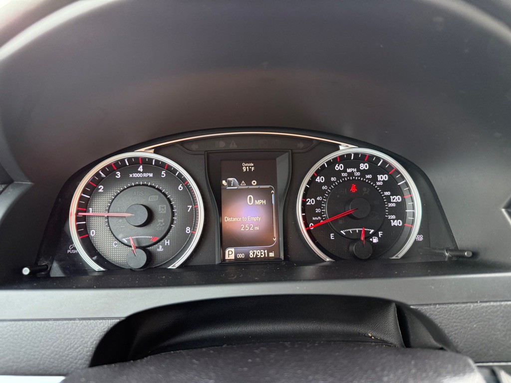 2016 Toyota Camry Image 11
