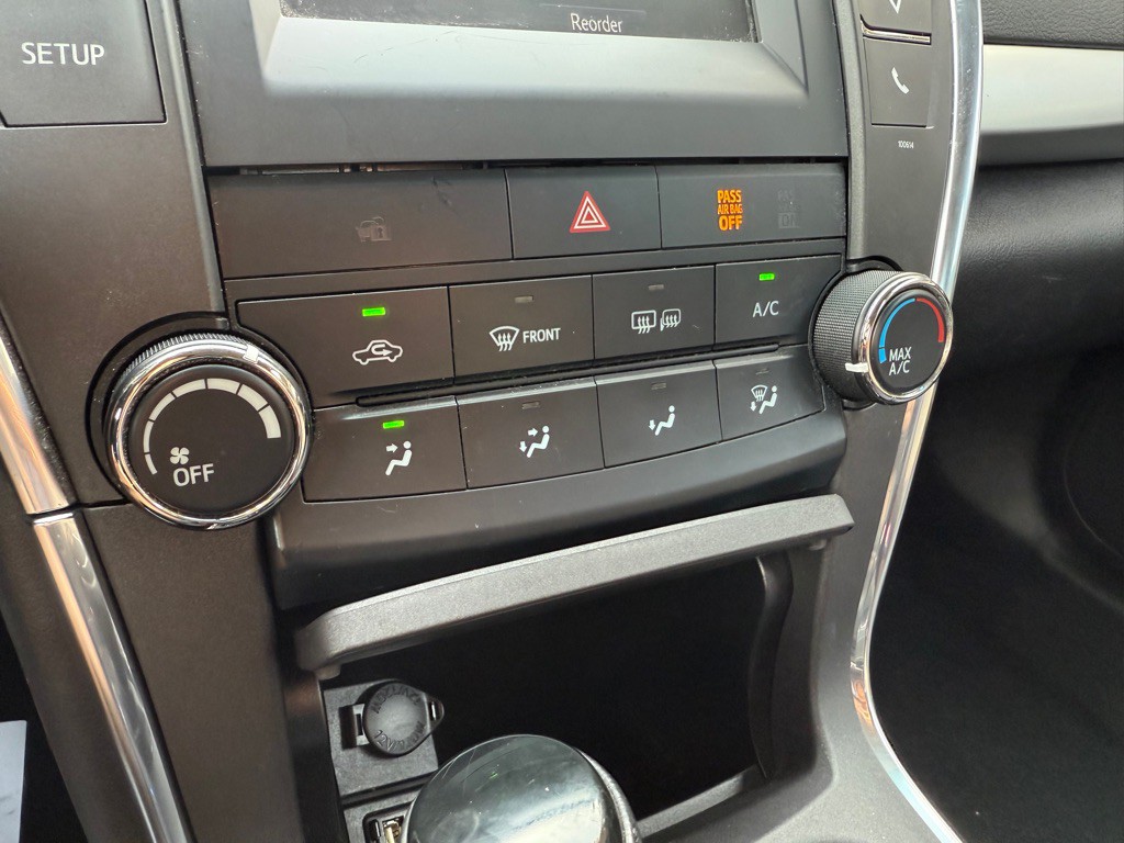 2016 Toyota Camry Image 14