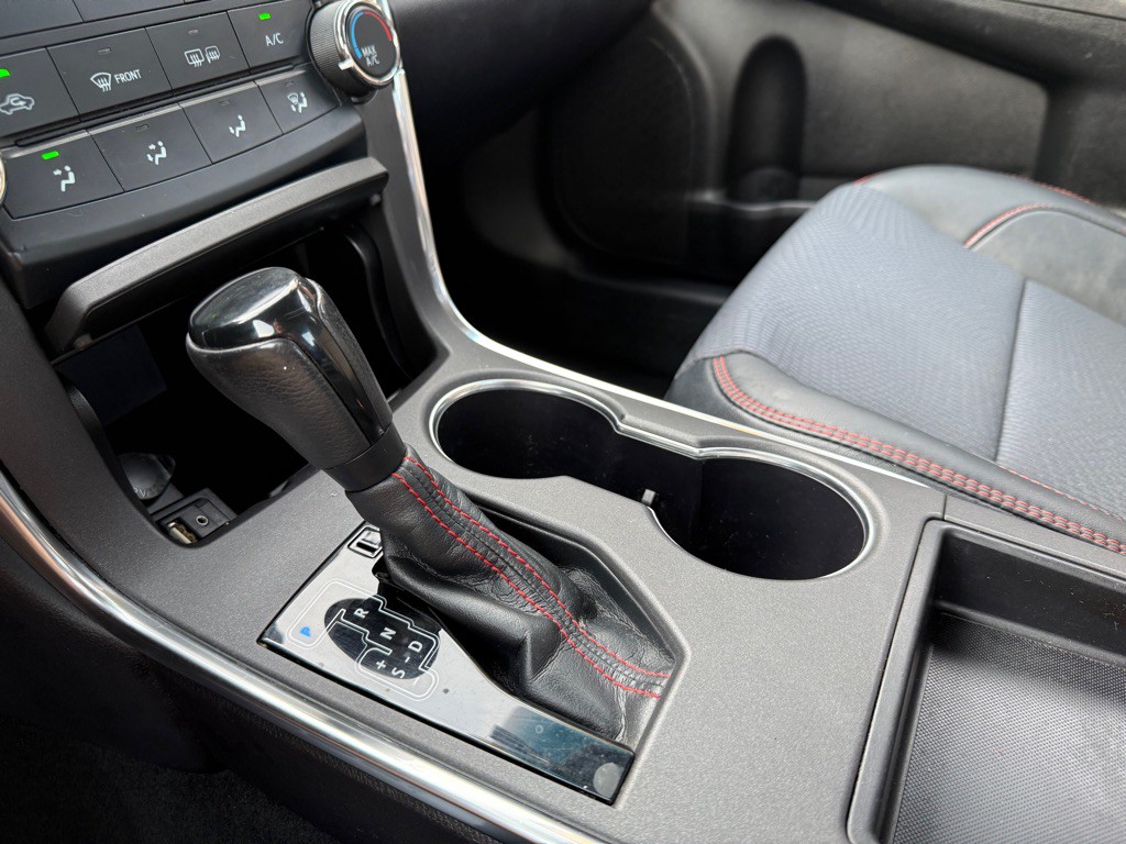 2016 Toyota Camry Image 15