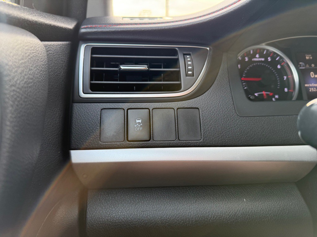 2016 Toyota Camry Image 17