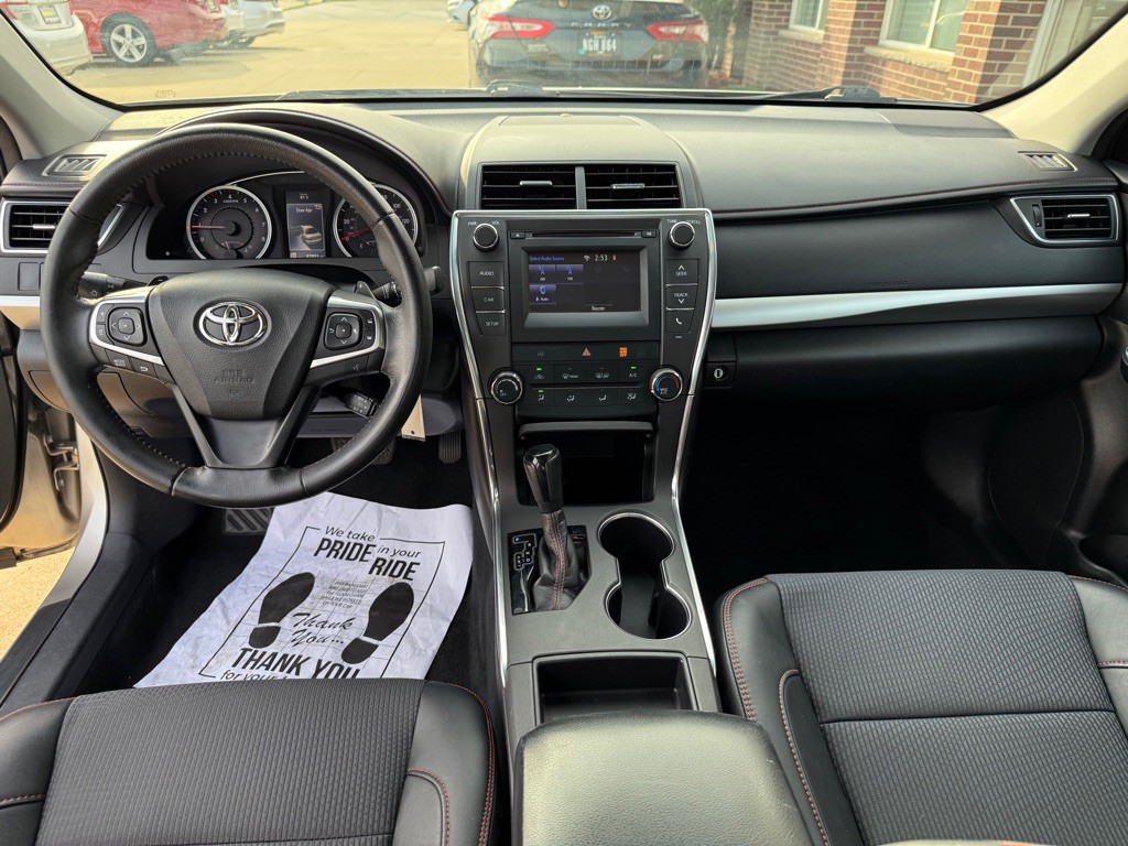 2016 Toyota Camry Image 19