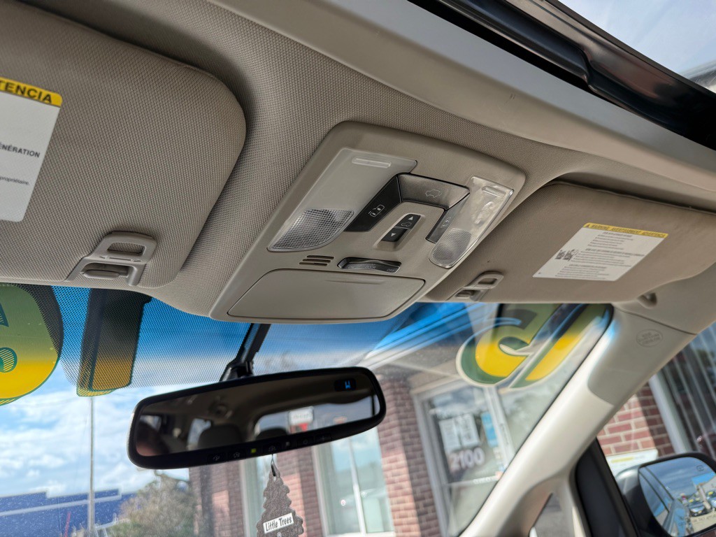 2015 Toyota Sienna Image 17