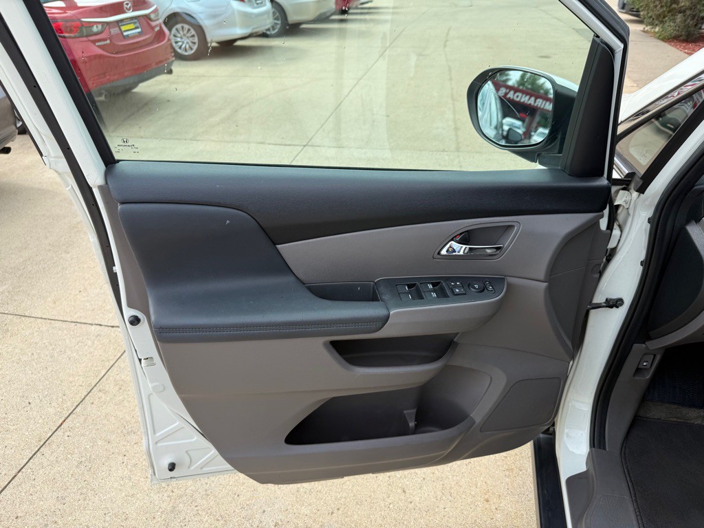 2015 Honda Odyssey Image 8