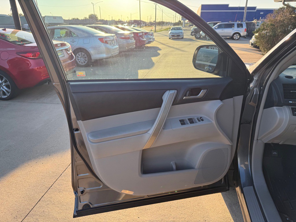 2013 Toyota Highlander Image 8