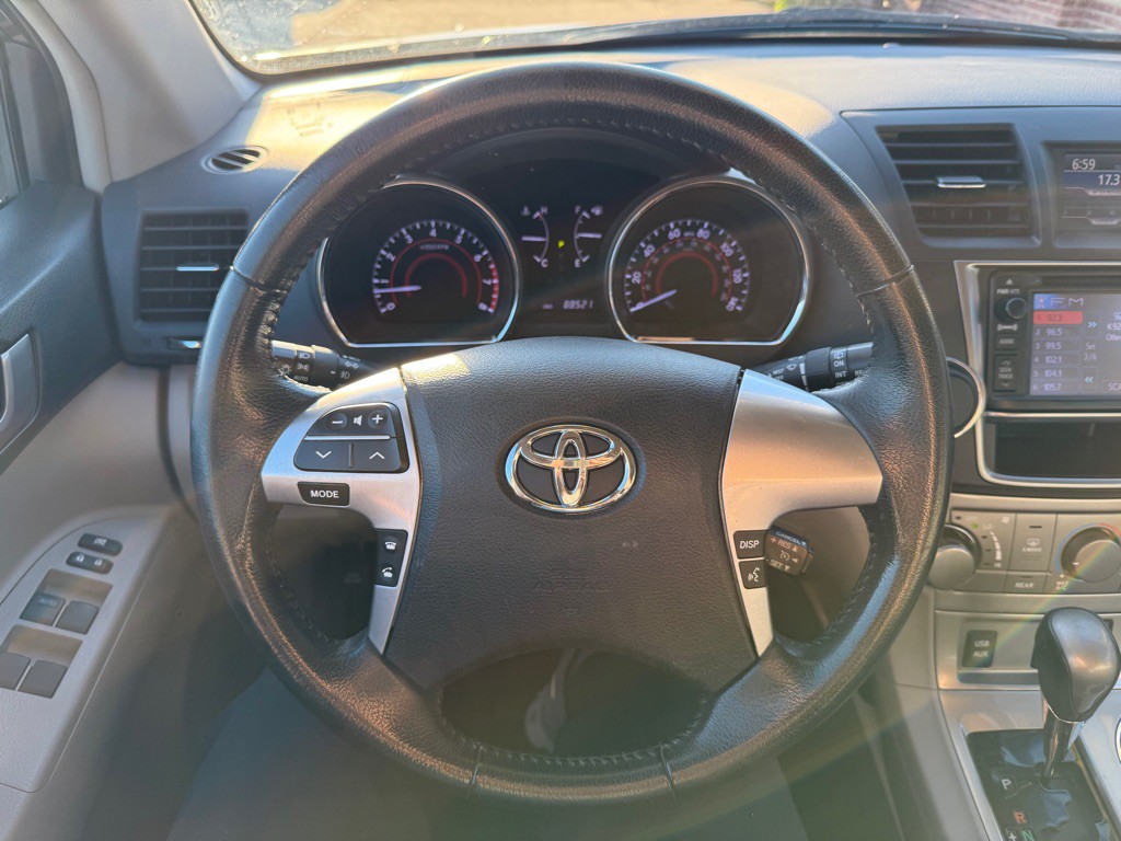 2013 Toyota Highlander Image 10
