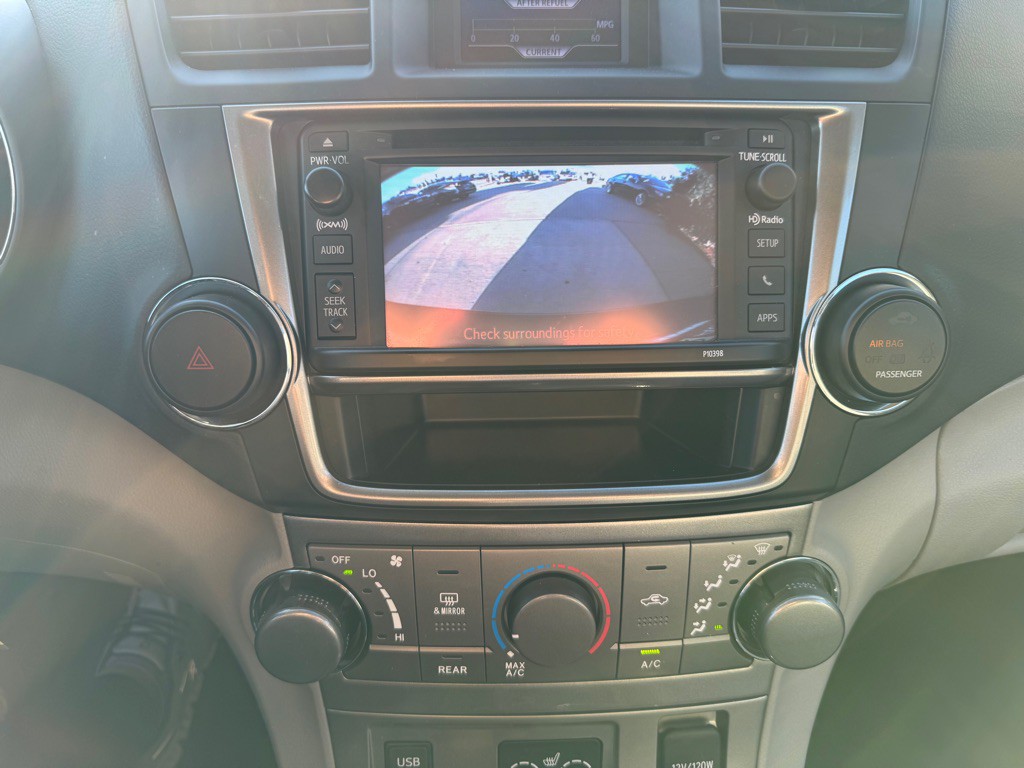 2013 Toyota Highlander Image 12