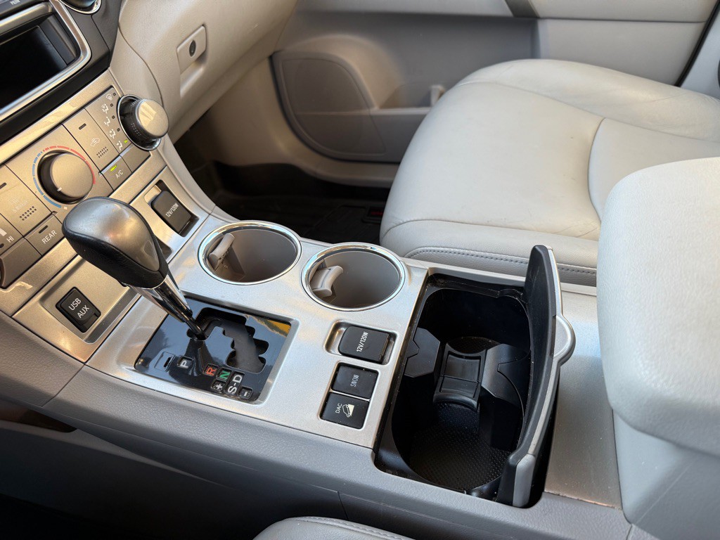2013 Toyota Highlander Image 14