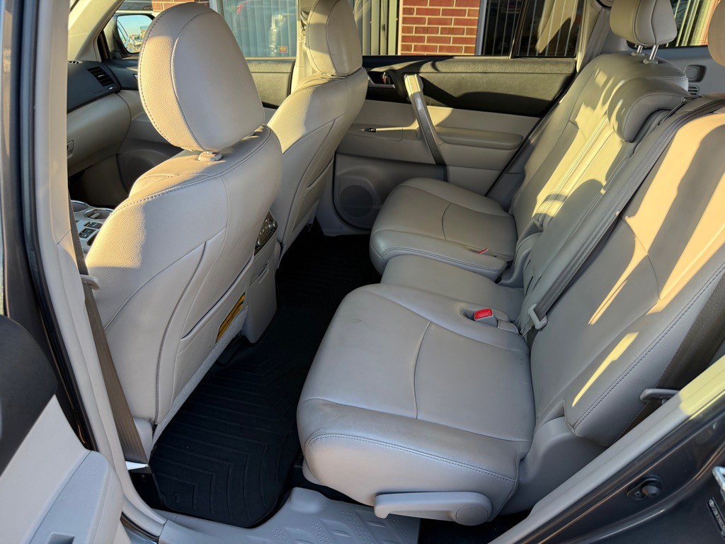 2013 Toyota Highlander Image 18