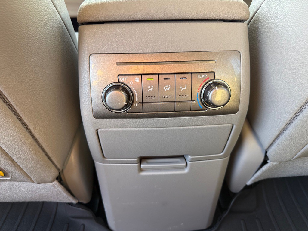 2013 Toyota Highlander Image 19