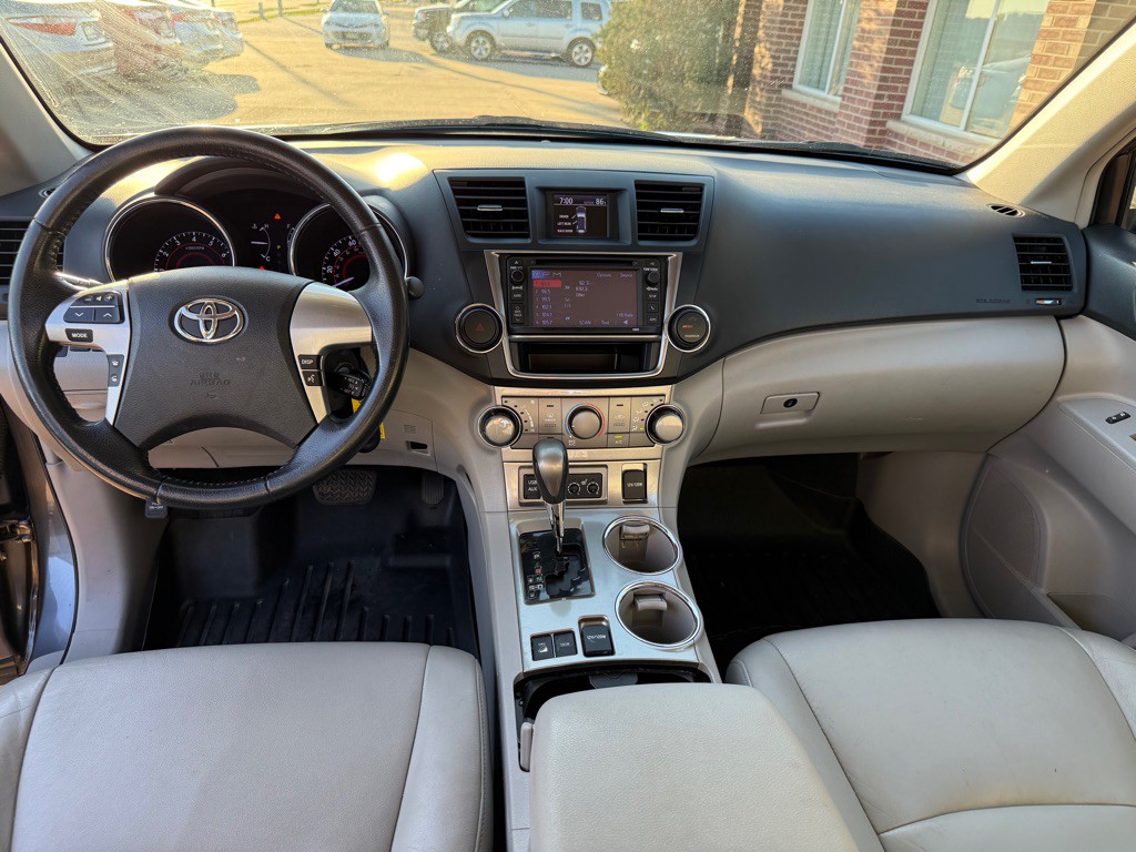 2013 Toyota Highlander Image 20