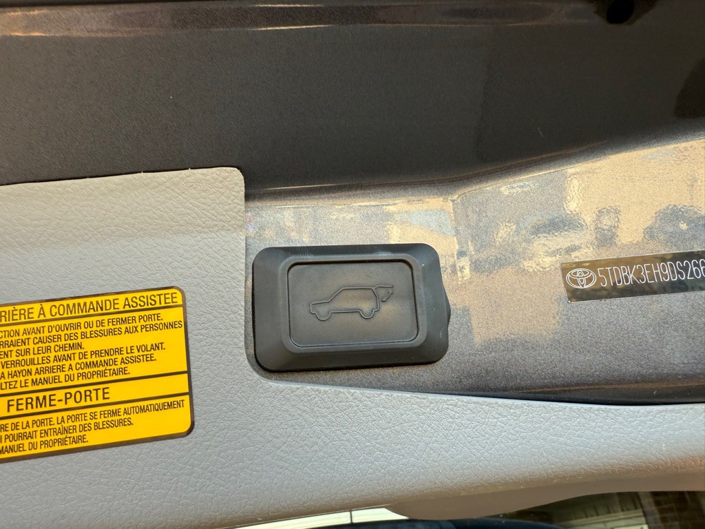 2013 Toyota Highlander Image 22