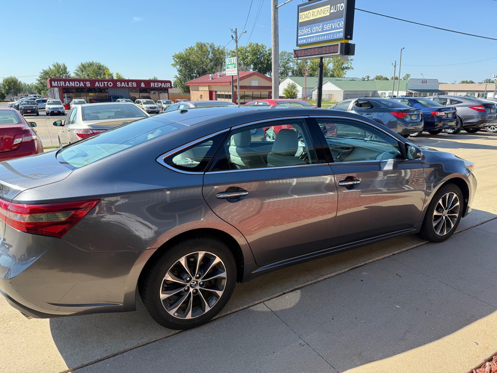2016 Toyota Avalon Image 7