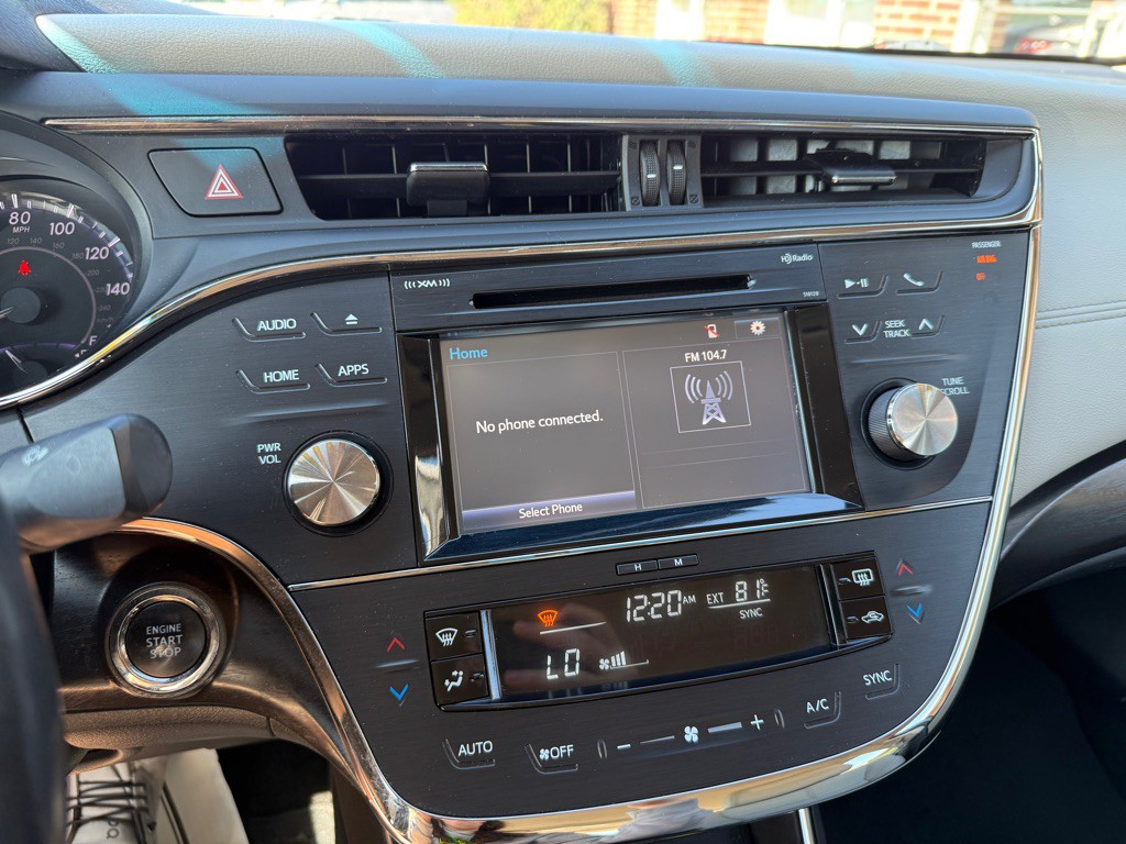 2016 Toyota Avalon Image 12