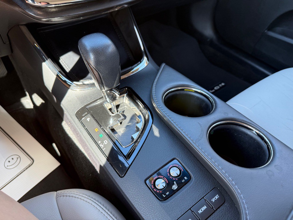 2016 Toyota Avalon Image 14