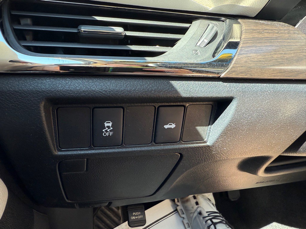 2016 Toyota Avalon Image 16