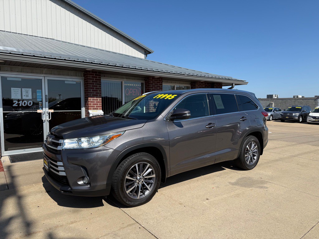 2017 Toyota Highlander Image 3