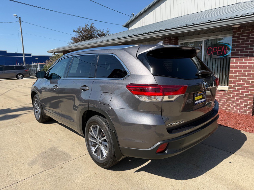 2017 Toyota Highlander Image 5