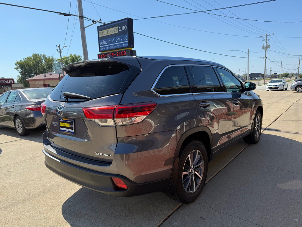 2017 Toyota Highlander Image 7