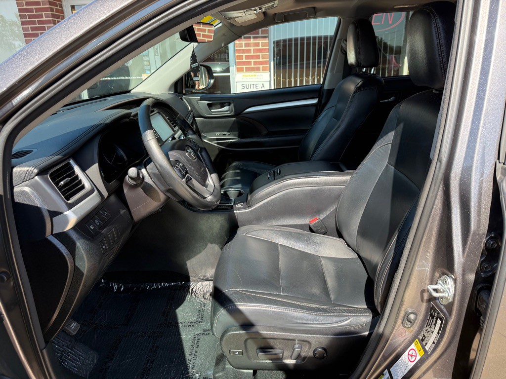 2017 Toyota Highlander Image 9