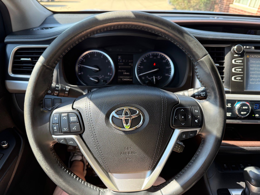 2017 Toyota Highlander Image 10