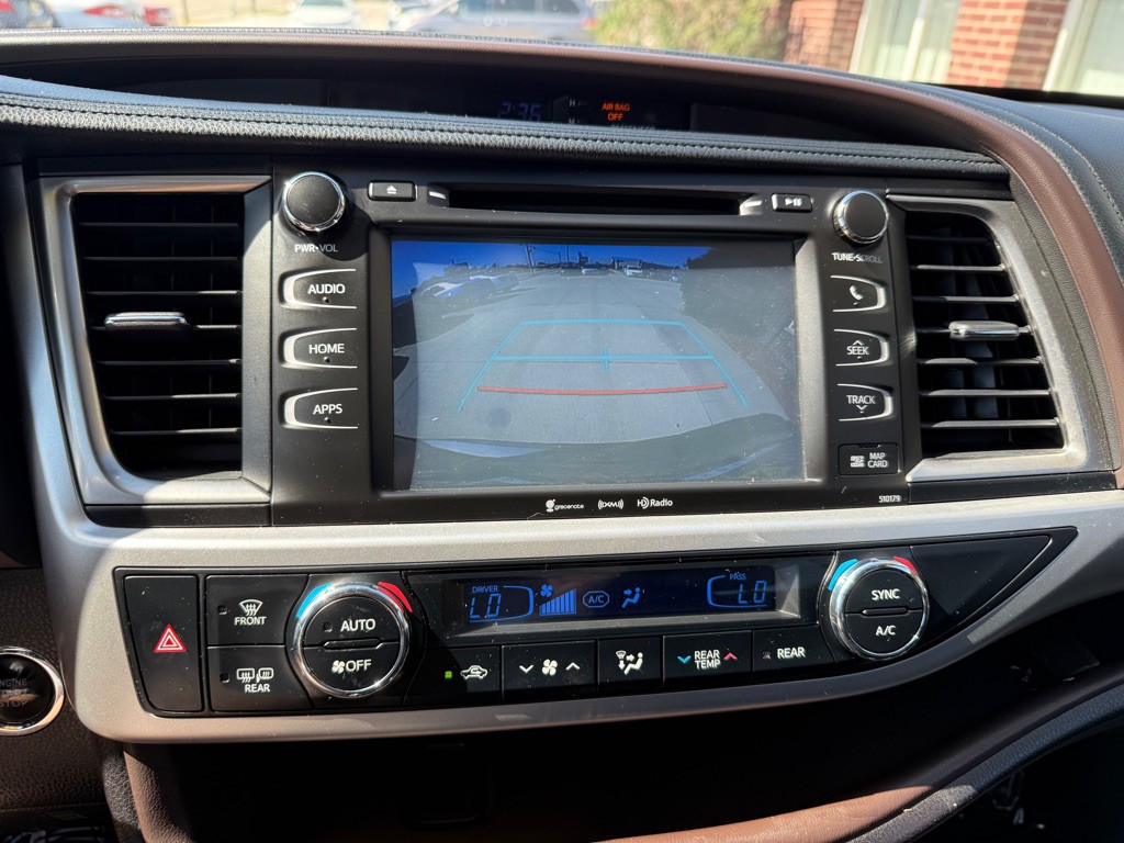 2017 Toyota Highlander Image 11