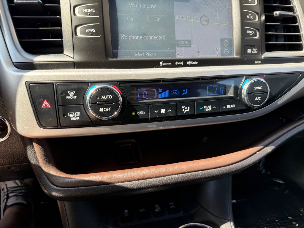 2017 Toyota Highlander Image 12