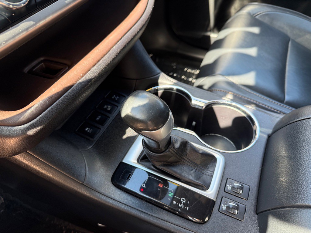 2017 Toyota Highlander Image 13