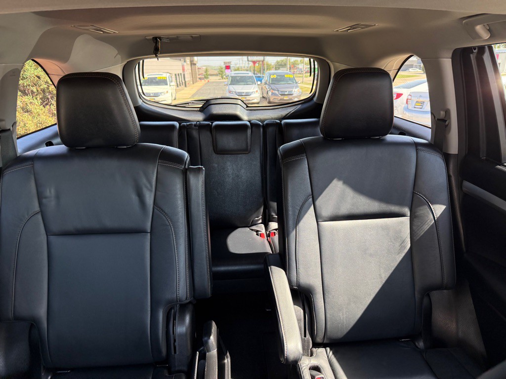 2017 Toyota Highlander Image 17