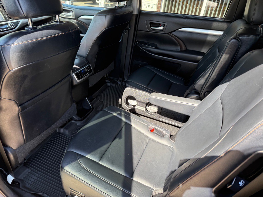 2017 Toyota Highlander Image 18