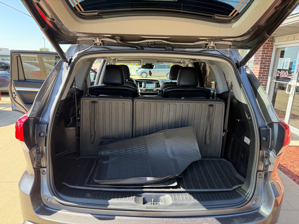 2017 Toyota Highlander Image 24