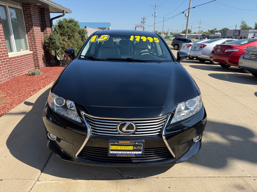 2015 Lexus ES Image 2