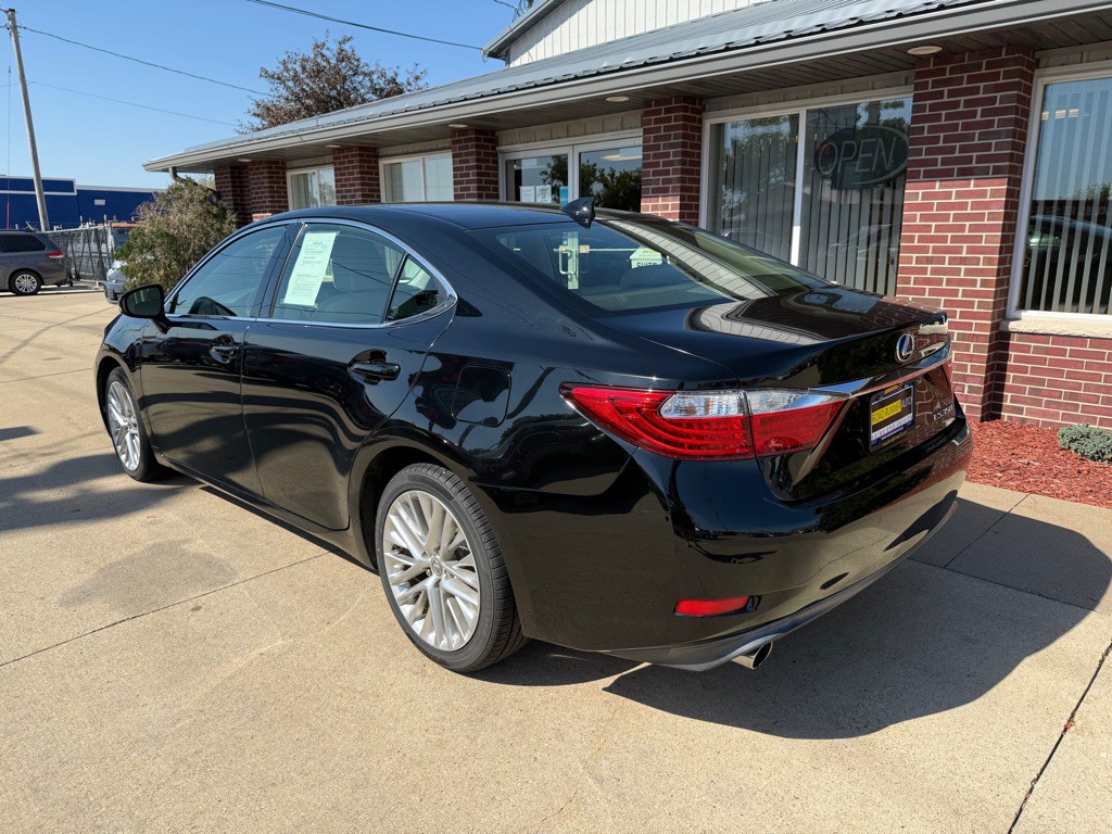 2015 Lexus ES Image 5