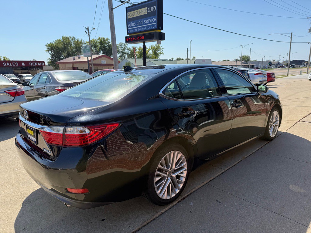 2015 Lexus ES Image 7