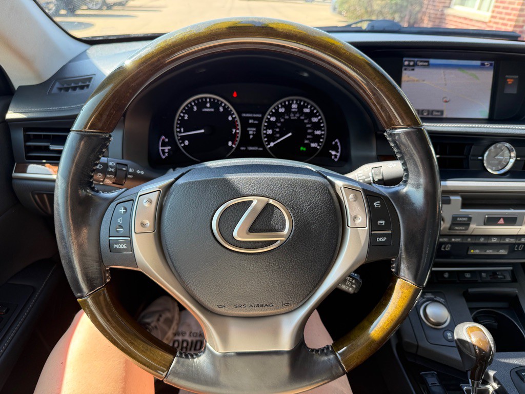 2015 Lexus ES Image 10