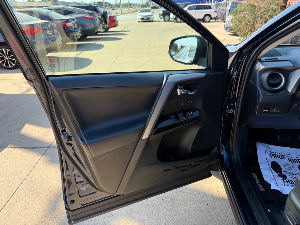 2017 Toyota Rav4 Image 8