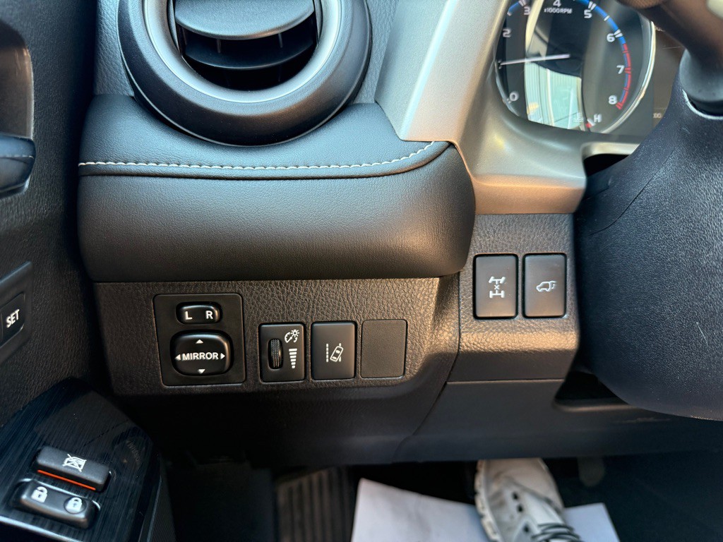 2017 Toyota Rav4 Image 16