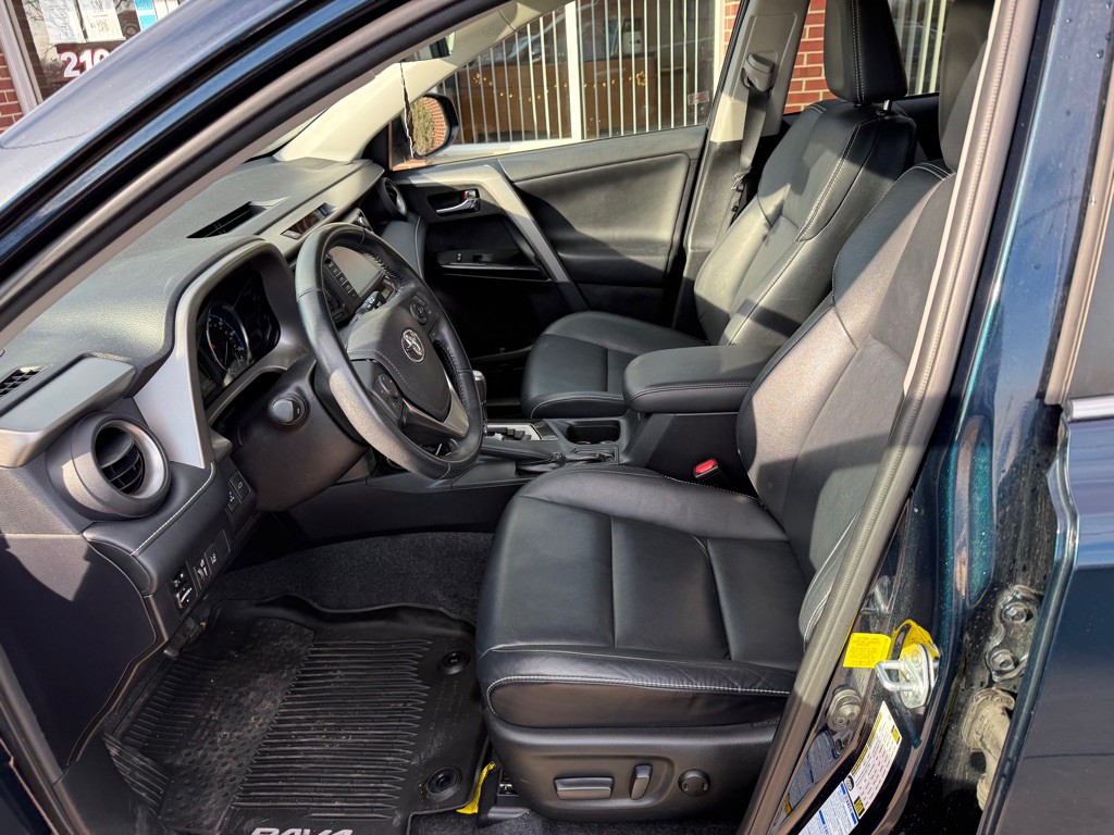 2017 Toyota Rav4 Image 9