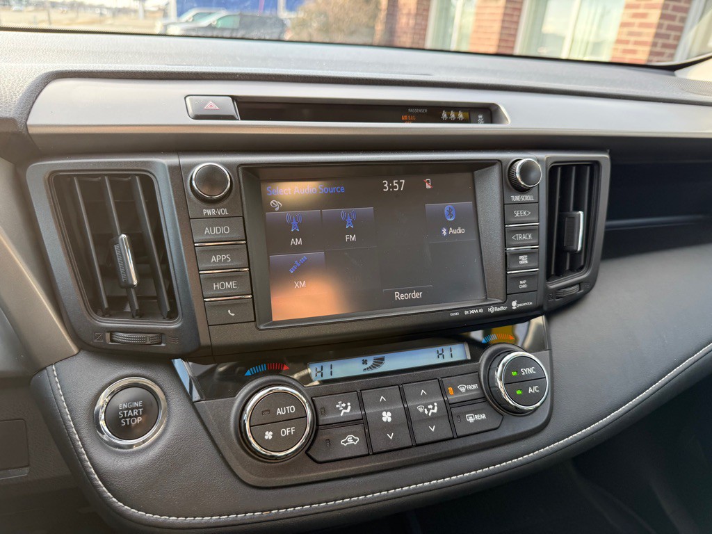 2017 Toyota Rav4 Image 12