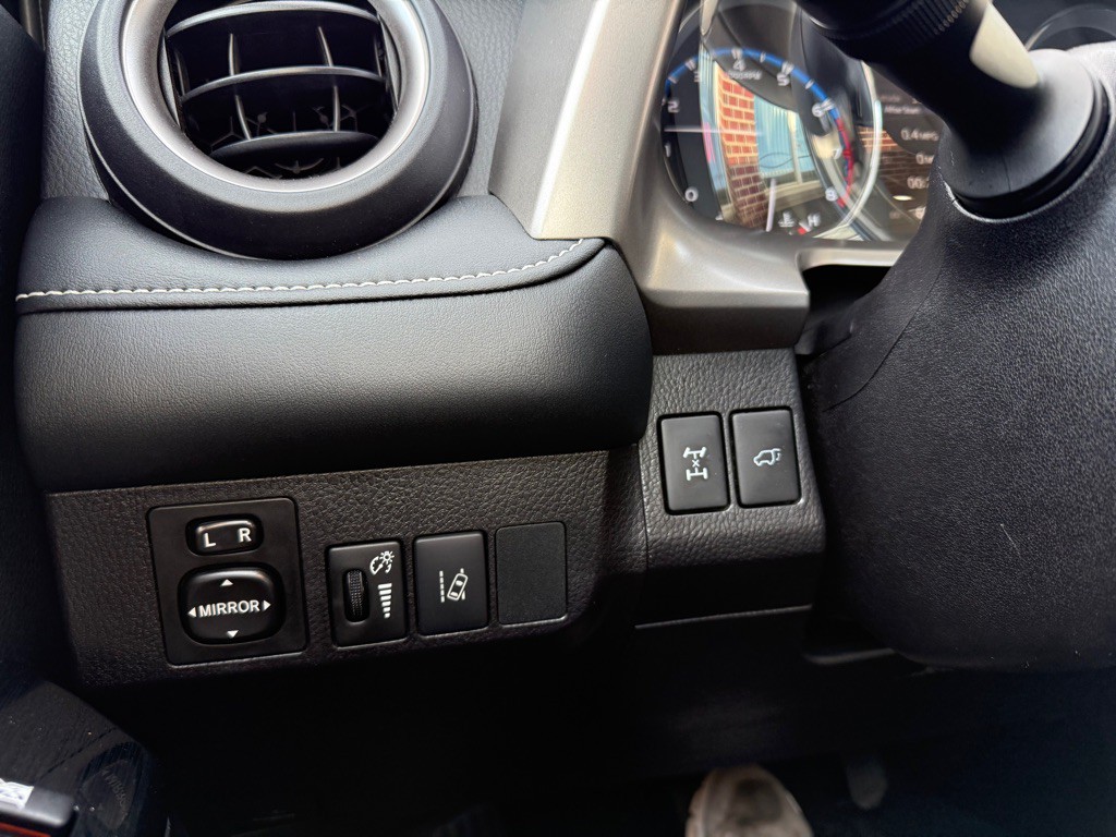 2017 Toyota Rav4 Image 18